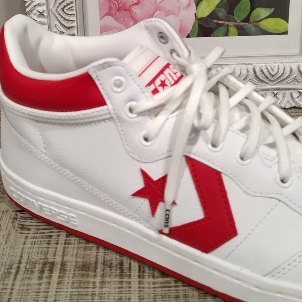 Converse Unisex Cons White and Red Star Sneakers - Picture 3 of 15